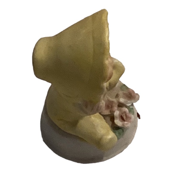 Vintage Porcelain Ceramic Baby Boy/Girl Figurine - Picture 5 of 5